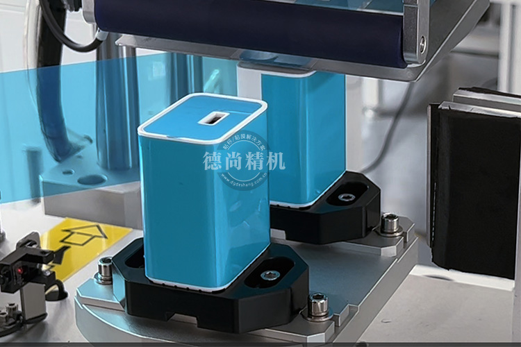 你怎么还在用人工贴膜呀！快来看看这款（充电器头自动贴膜机）